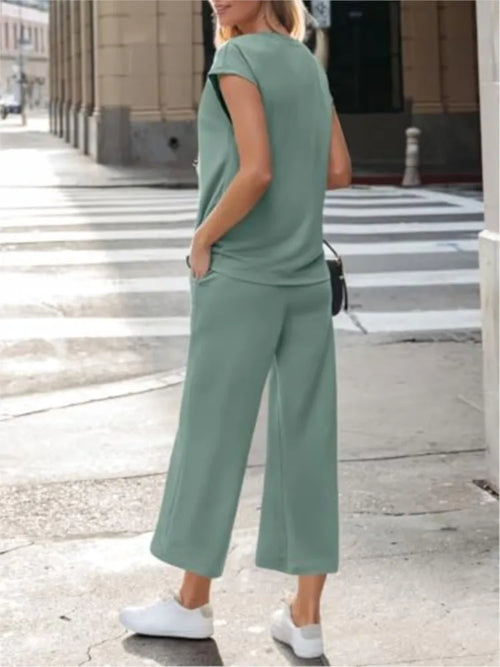 Women’s Lightweight Utility Two-Piece Set – Short Sleeve Top & Cropped Pants